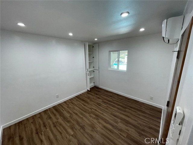 Detail Gallery Image 8 of 11 For 10053 Babbitt Ave, Northridge,  CA 91325 - 1 Beds | 1 Baths