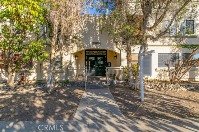 10894 Olinda Street, Sun Valley CA: https://media.crmls.org/medias/1172b7a8-2803-4b3c-a3ee-37cc8e9baf14.jpg