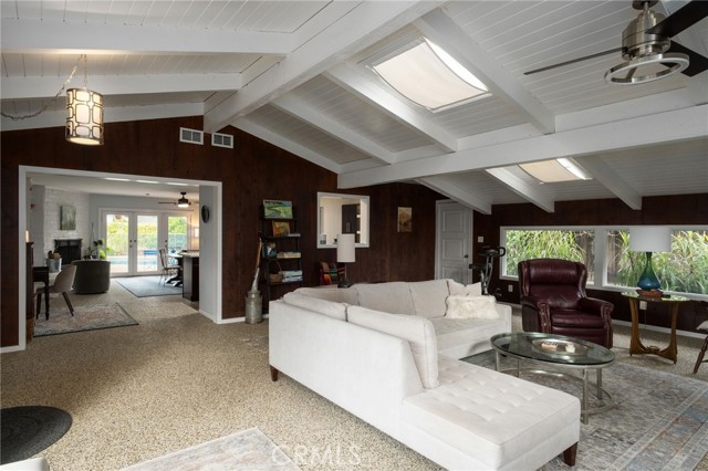 Detail Gallery Image 11 of 39 For 1264 W Celeste, Fresno,  CA 93711 - 4 Beds | 3 Baths