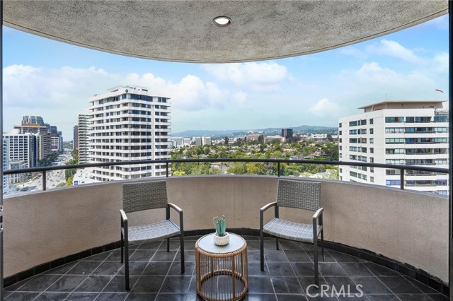 Detail Gallery Image 18 of 40 For 10560 Wilshire Bld #1405,  Los Angeles,  CA 90024 - 2 Beds | 3 Baths