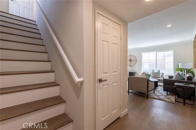 Detail Gallery Image 2 of 33 For 2349 Mira Vista Ave #C,  Montrose,  CA 91020 - 2 Beds | 2/1 Baths