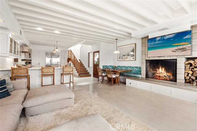 Detail Gallery Image 16 of 45 For 235 Canal St, Newport Beach,  CA 92663 - 4 Beds | 3/1 Baths