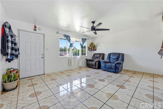 Detail Gallery Image 8 of 39 For 1054 W 24th, Merced,  CA 95340 - 3 Beds | 1 Baths