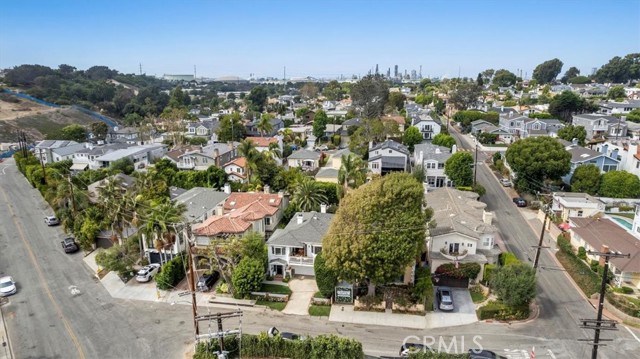 593 26th Street, Manhattan Beach, California 90266, 3 Bedrooms Bedrooms, ,2 BathroomsBathrooms,Residential,Sold,26th,SB22189948