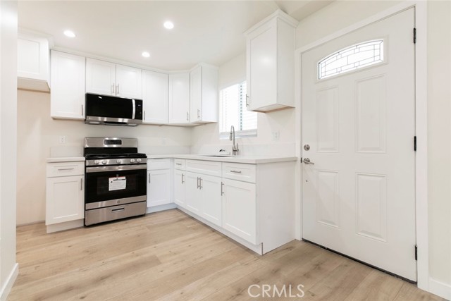 Detail Gallery Image 12 of 17 For 17237 Kingsbury St a,  Granada Hills,  CA 91344 - 0 Beds | 1 Baths
