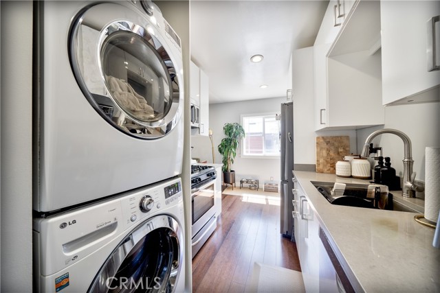 828 Indiana Avenue, Venice CA: https://media.crmls.org/medias/1176caed-d8f0-4dfc-ba2b-f823bdc3db13.jpg