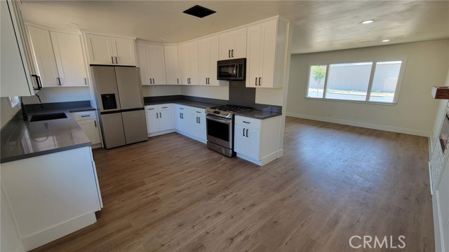 Detail Gallery Image 6 of 14 For 10603 Cherry Ave, Cherry Valley,  CA 92223 - 2 Beds | 1 Baths