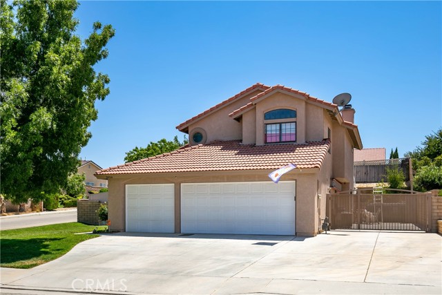 Detail Gallery Image 5 of 30 For 3056 Dolomite Ave, Palmdale,  CA 93550 - 4 Beds | 3 Baths