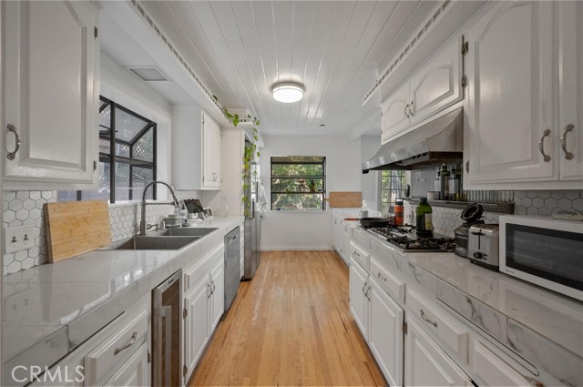 20955 De Mina Street, Woodland Hills CA: https://media.crmls.org/medias/117a35bd-7ae2-4840-9a06-5ecc574cd616.jpg