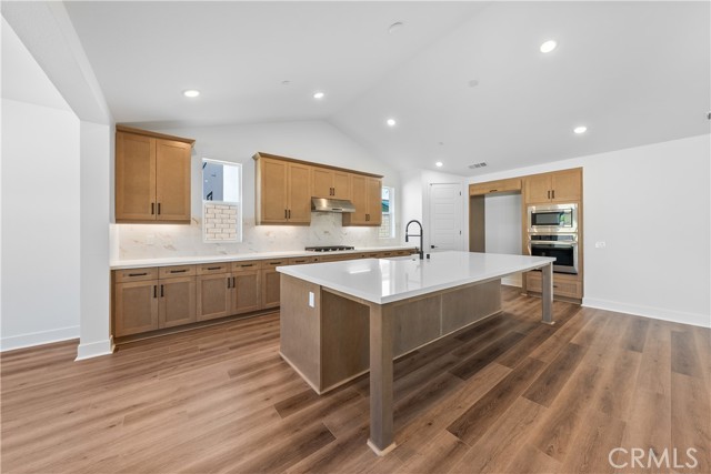 30105 Hillside Place, Castaic CA: https://media.crmls.org/medias/117b2931-638b-4f51-9a7a-fc184ecc4b2e.jpg