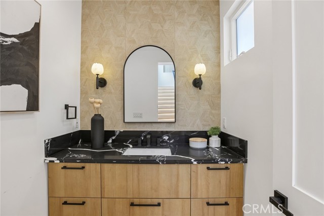 2019 Huntington Lane, B photo 19