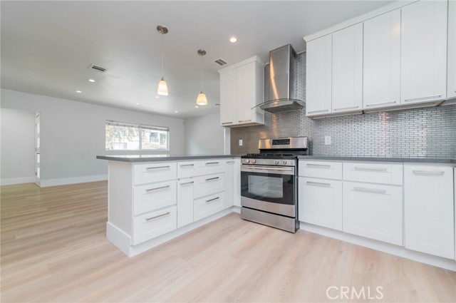 Detail Gallery Image 12 of 31 For 5212 Noble Ave, Sherman Oaks,  CA 91411 - 3 Beds | 2 Baths