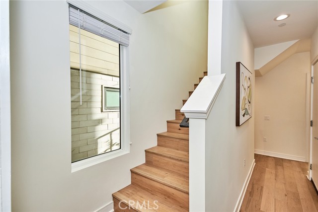1050 N Joels Place, Los Angeles CA: https://media.crmls.org/medias/117d24a1-87d8-4d69-bf44-1e46d5b89534.jpg