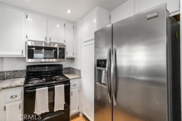 Detail Gallery Image 18 of 41 For 400 Lake St #208, Huntington Beach,  CA 92648 - 2 Beds | 2 Baths