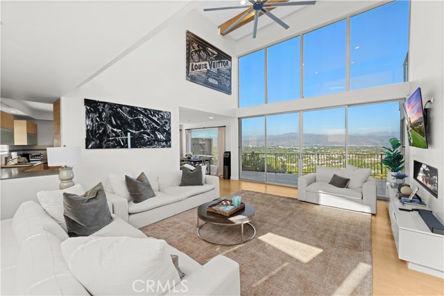 3631 Sunswept Drive, Studio City CA: https://media.crmls.org/medias/117ee94a-3afc-40a6-801c-fbca3cc38e0d.jpg