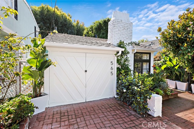 Detail Gallery Image 1 of 42 For 565 Lombardy Ln, Laguna Beach,  CA 92651 - 2 Beds | 1 Baths