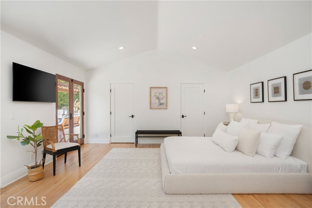 1247 Journeys End Drive, La Canada Flintridge CA: https://media.crmls.org/medias/117f3403-563b-42a8-8e67-3344495bb71a.jpg