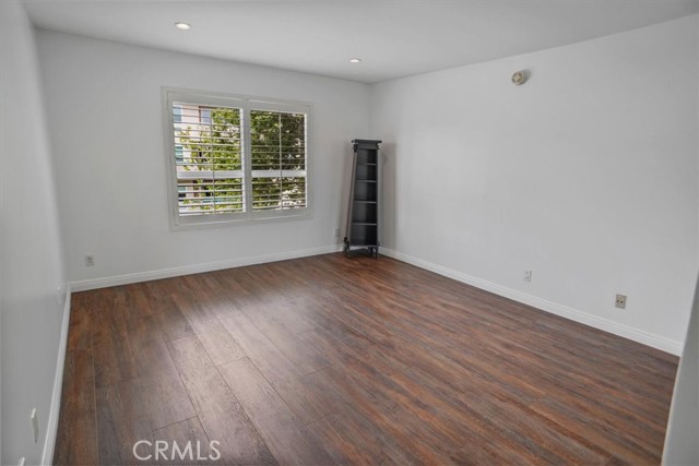 Detail Gallery Image 11 of 14 For 11230 Peach Grove St #206,  North Hollywood,  CA 91601 - 2 Beds | 2 Baths