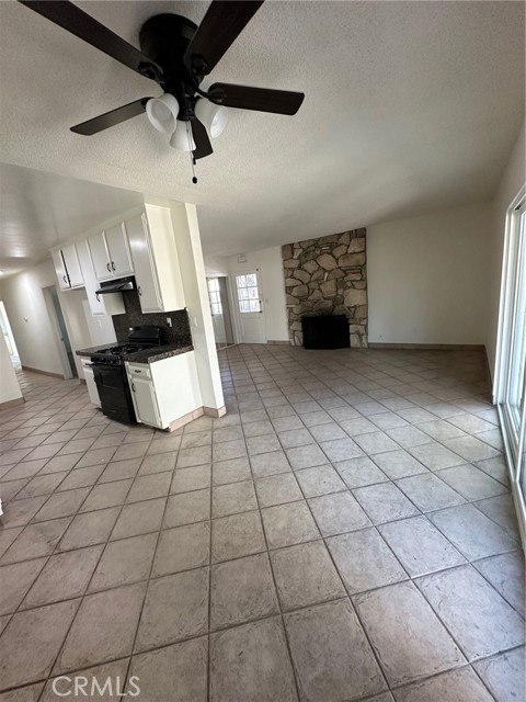 Detail Gallery Image 2 of 24 For 2138 E Almont St a,  Anaheim,  CA 92806 - 3 Beds | 2 Baths