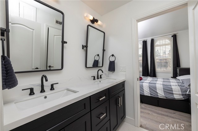 10 Spring Grove, Irvine CA: https://media.crmls.org/medias/11828e38-90b4-4d70-bc5c-b110515b03d5.jpg