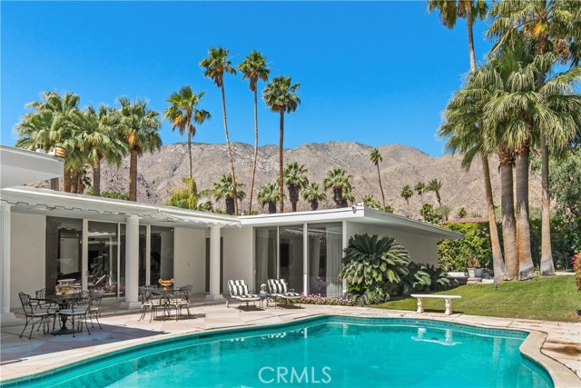 Detail Gallery Image 12 of 14 For 466 Camino Sur, Palm Springs,  CA 92262 - 4 Beds | 2/1 Baths