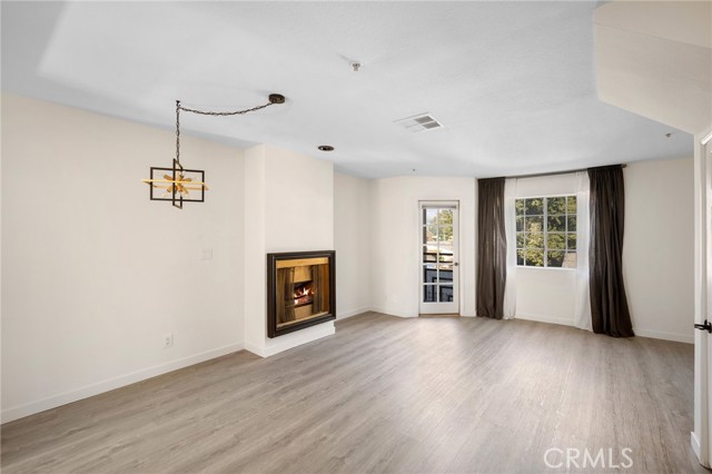 Detail Gallery Image 6 of 29 For 537 N Adams St #207,  Glendale,  CA 91206 - 2 Beds | 2/1 Baths