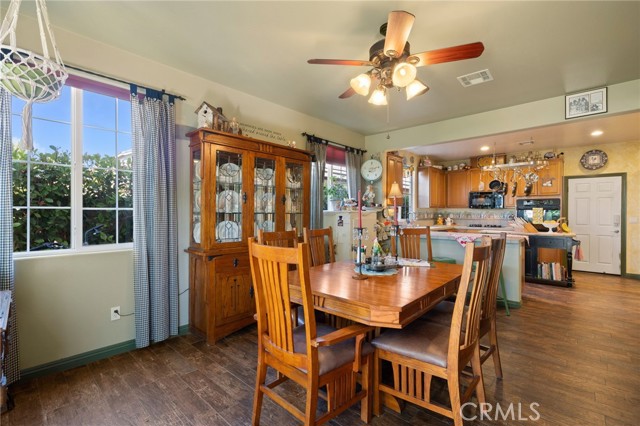 Detail Gallery Image 12 of 30 For 10705 Topiary Dr, Bakersfield,  CA 93306 - 3 Beds | 2 Baths