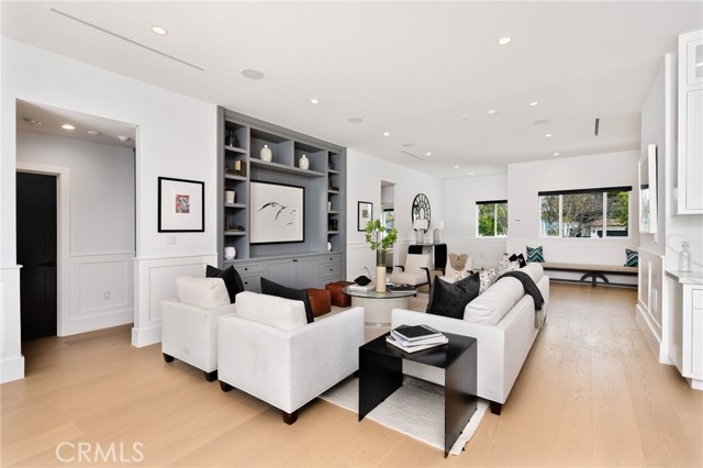 Detail Gallery Image 14 of 45 For 5537 Sunnyslope Ave, Sherman Oaks,  CA 91401 - 4 Beds | 4/1 Baths