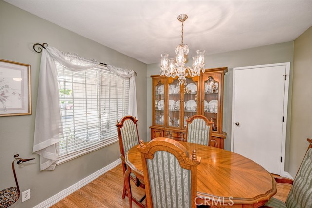 Detail Gallery Image 8 of 33 For 27812 Rosamond Dr, Canyon Country,  CA 91351 - 5 Beds | 2 Baths