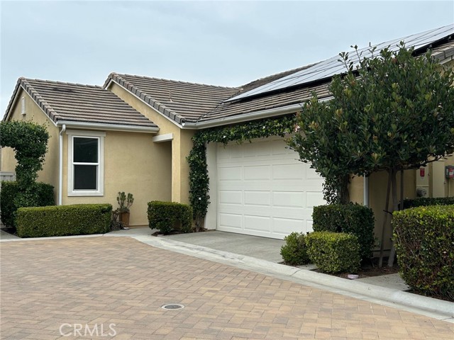 End lot with wrap around yard