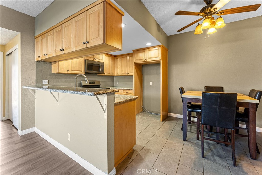 10943 Laurel Canyon #A6