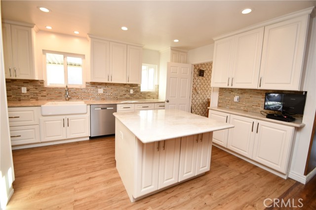 Detail Gallery Image 5 of 56 For 13841 Ocana, Bellflower,  CA 90706 - 3 Beds | 2 Baths