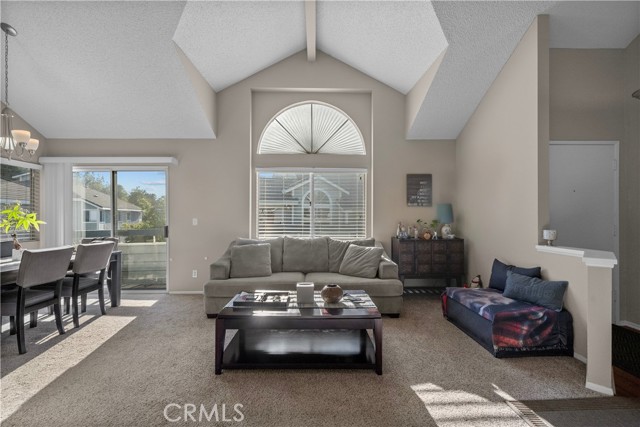 26964 Flo Lane, Canyon Country CA: https://media.crmls.org/medias/11880236-d3af-4132-9181-cffe220c9e32.jpg