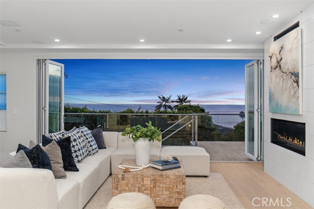 Detail Gallery Image 1 of 37 For 1371 N Coast Highway, Laguna Beach,  CA 92651 - 4 Beds | 4 Baths