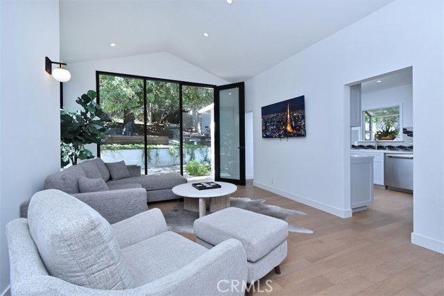 3935 Kentucky Drive, Los Angeles CA: https://media.crmls.org/medias/11888e8c-d0bb-4327-b5d9-8f237173006d.jpg