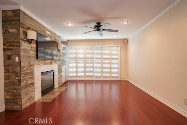Detail Gallery Image 3 of 16 For 200 Mcneil Ln #104,  Newport Beach,  CA 92663 - 2 Beds | 2 Baths