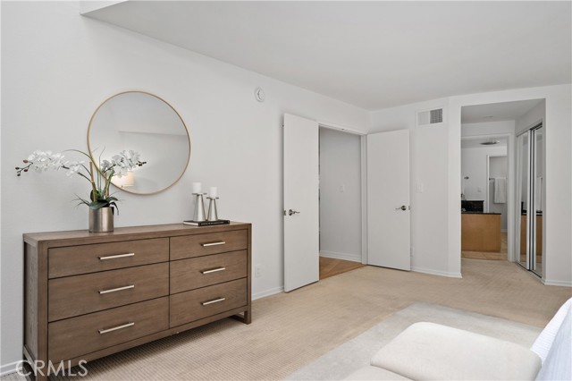 Detail Gallery Image 21 of 50 For 11687 Bellagio #12,  Los Angeles,  CA 90049 - 2 Beds | 2/1 Baths