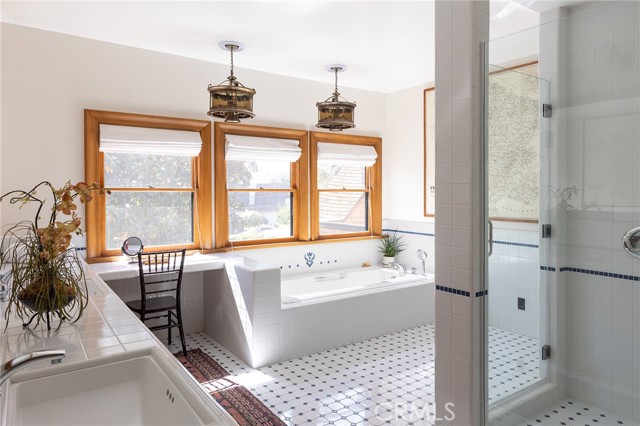Detail Gallery Image 32 of 62 For 11 La Linda Dr, Long Beach,  CA 90807 - 8 Beds | 4/3 Baths