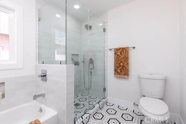 Detail Gallery Image 15 of 36 For 3829 Wellington Rd, Los Angeles,  CA 90008 - 3 Beds | 2 Baths