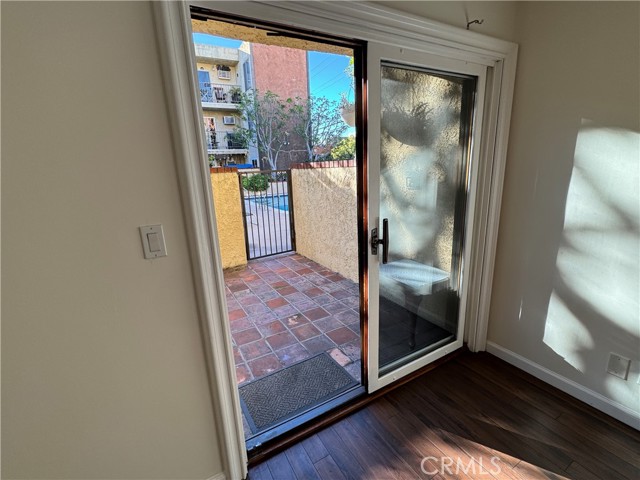 365 Burchett Street, Glendale CA: https://media.crmls.org/medias/118c4625-407b-4aa7-8f82-101e7fa0effd.jpg