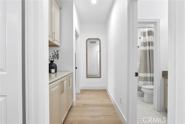 24229 La Montura Drive, Valencia CA: https://media.crmls.org/medias/118c5182-eb45-4d18-be95-a3b44a9f1333.jpg