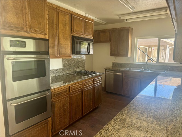 Detail Gallery Image 2 of 6 For 11536 Cimarron Ave, Hawthorne,  CA 90250 - 3 Beds | 2 Baths