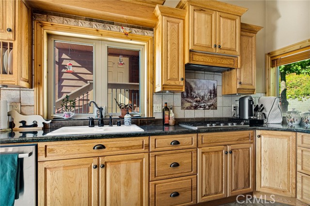 Detail Gallery Image 11 of 38 For 30910 Old City Creek Dr, Running Springs,  CA 92382 - 3 Beds | 2/1 Baths