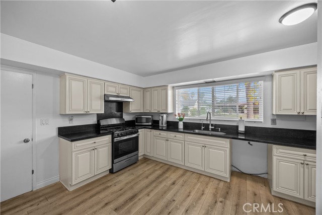 Detail Gallery Image 9 of 42 For 1021 S Lolita, West Covina,  CA 91791 - 4 Beds | 3 Baths