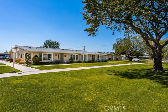 Detail Gallery Image 1 of 27 For 1581 Glenview  65-B, Seal Beach,  CA 90740 - 2 Beds | 2 Baths