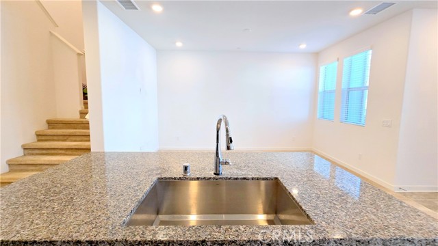 3942 Lavine Way, Corona CA: https://media.crmls.org/medias/118df118-d467-4905-b374-55a8c36dd621.jpg