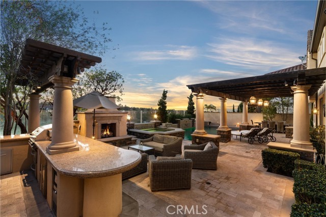 Detail Gallery Image 3 of 26 For 72 Victoria, Newport Beach,  CA 92660 - 4 Beds | 3 Baths