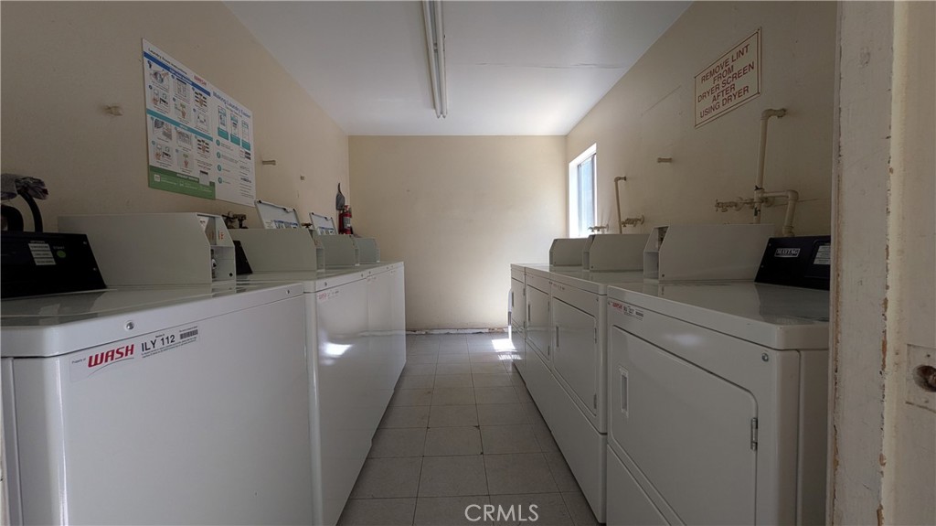 https://media.crmls.org/medias/118e8111-8708-49f9-97f7-1c1e7337c4a8.jpg?preset=X-Large