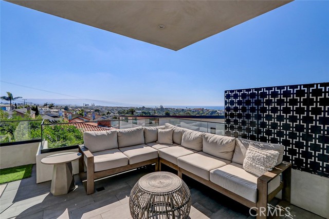730 24th Place, Hermosa Beach, California 90254, 6 Bedrooms Bedrooms, ,4 BathroomsBathrooms,Residential,Sold,24th,SB24007506