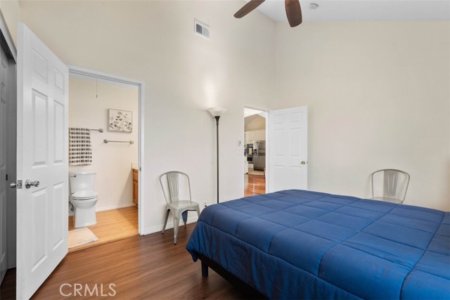 221 Violet Avenue, Monrovia CA: https://media.crmls.org/medias/11905415-3f36-47ca-aff6-8af562c785f8.jpg